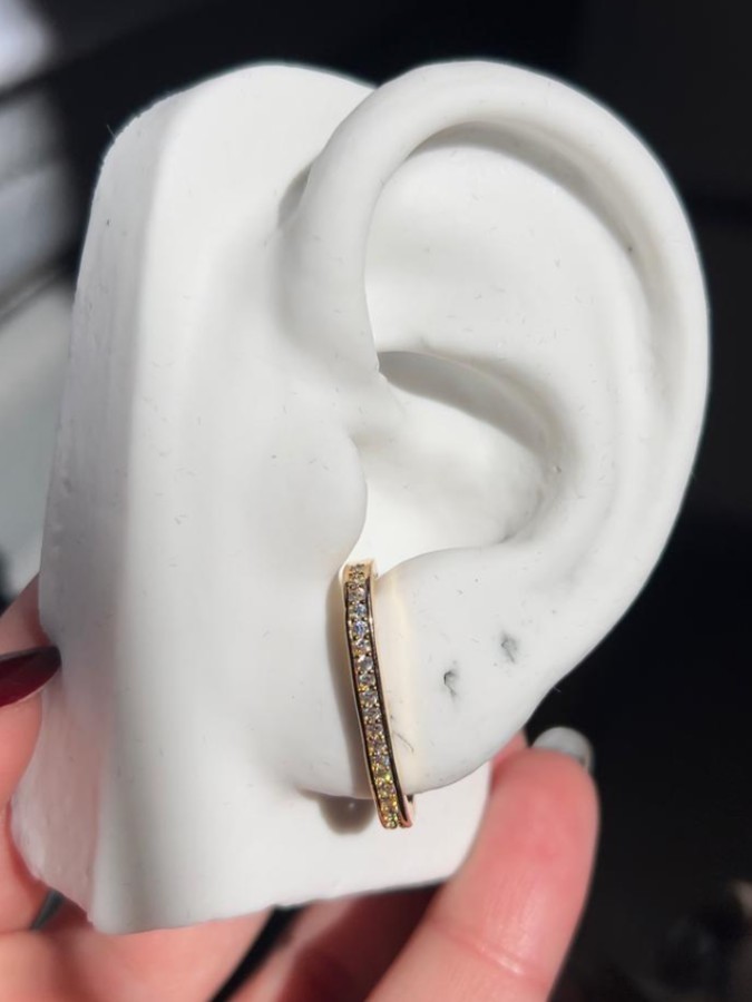 Brinco Ear Hook Cravejado Dourado