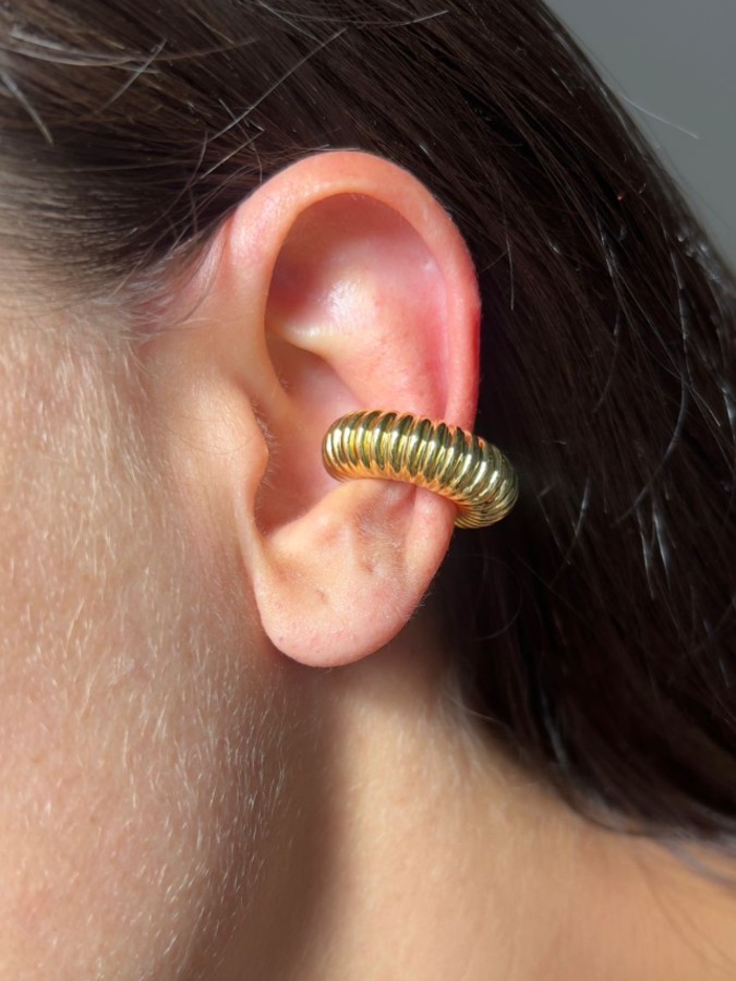 Piercing Fake Tubo Dourado Detalhado