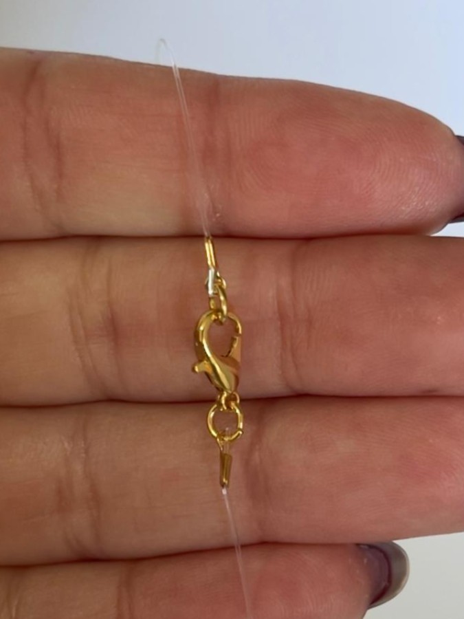 Colar Fio de Nylon Letra E