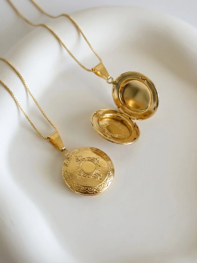 Colar Relicário Dourado